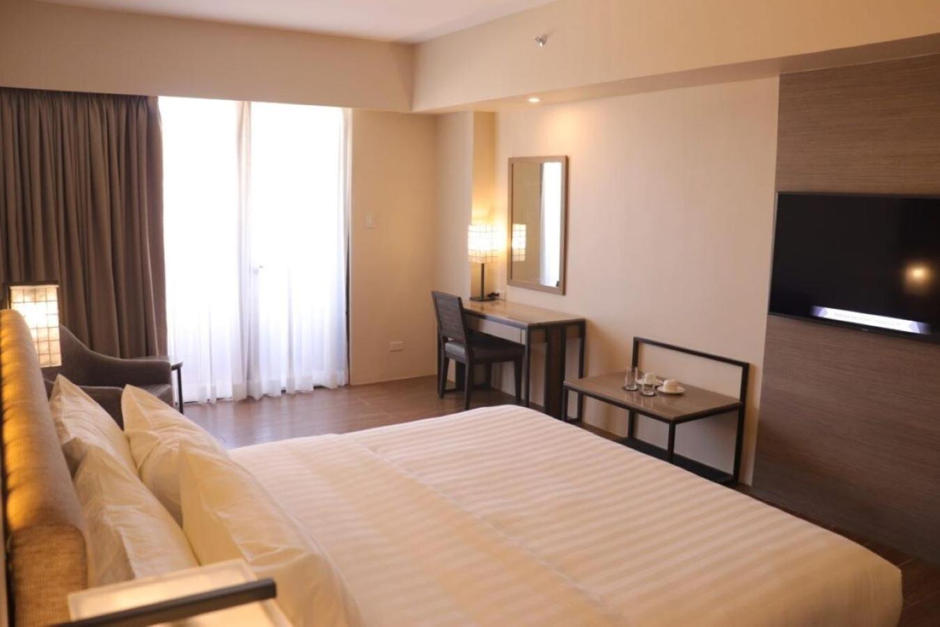 The Aurora Subic Hotel Managed By Hii Olongapo Zewnętrze zdjęcie